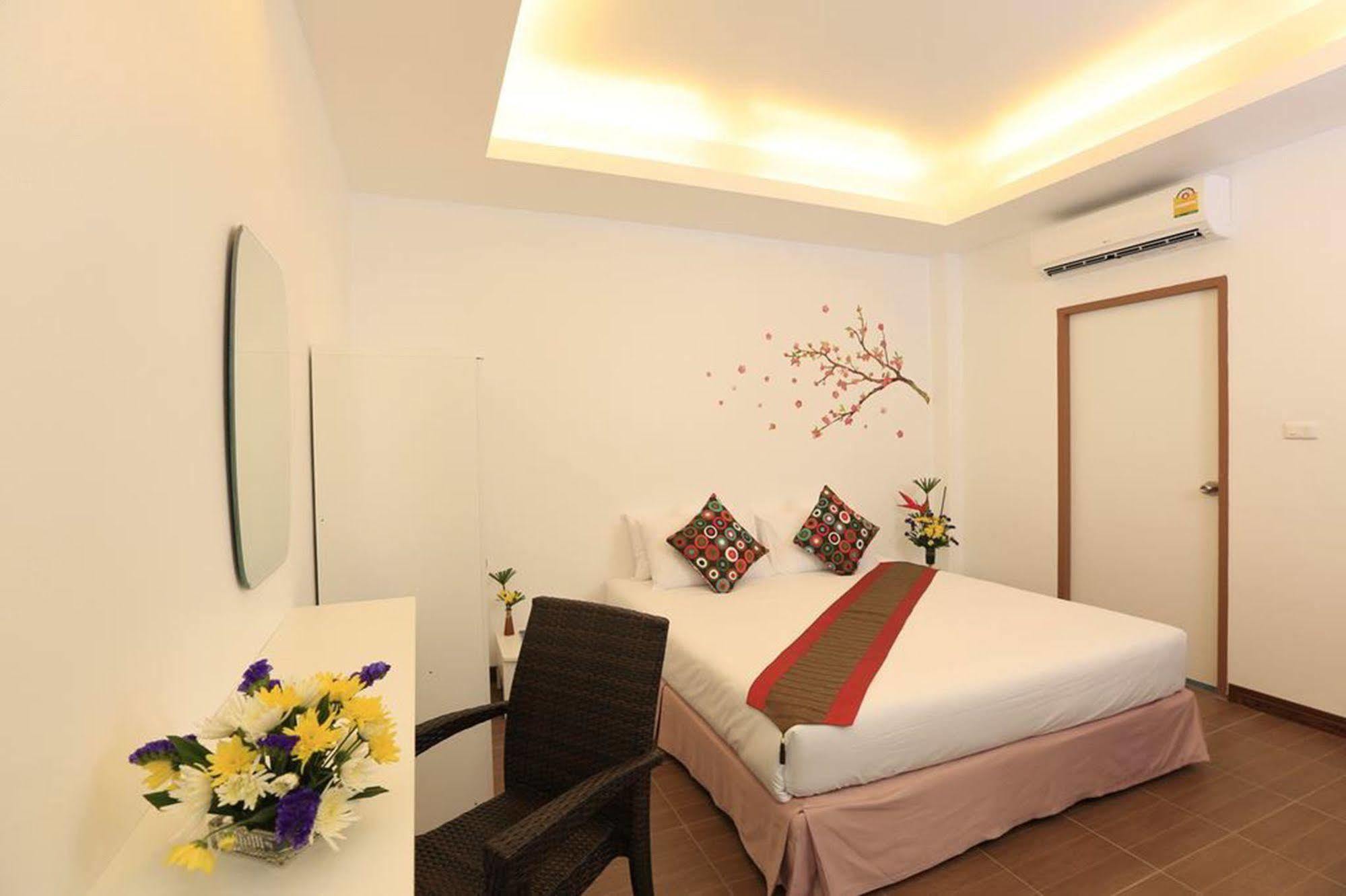 White Cat Hotel Khao Lak Extérieur photo